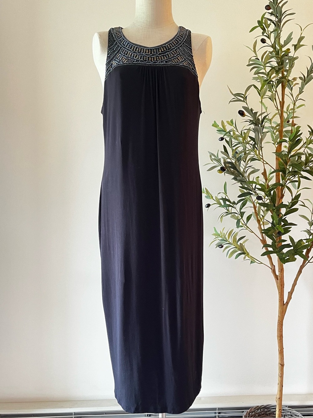 2010’s beaded column dress Sleeveless Black Maxi Dress with Beaded Yoke